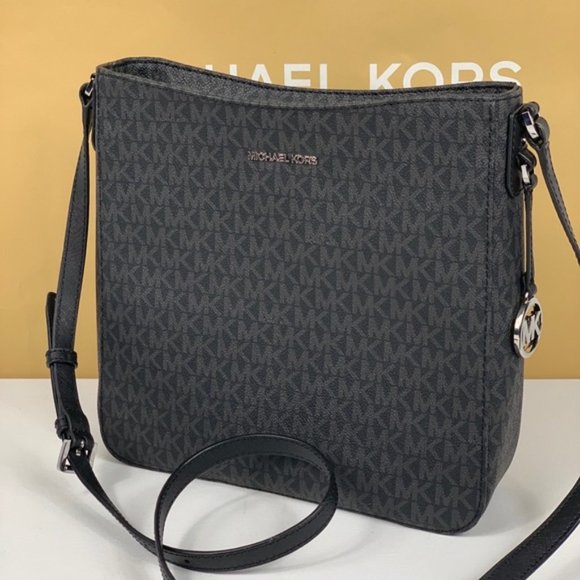 Michael Kors Handbags - NWT Michael Kors Crossbody Messenger Bag